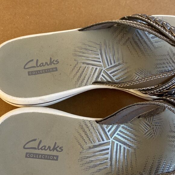Clark collection taupe color sandals thong flip flops size 5 - Picture 3 of 5